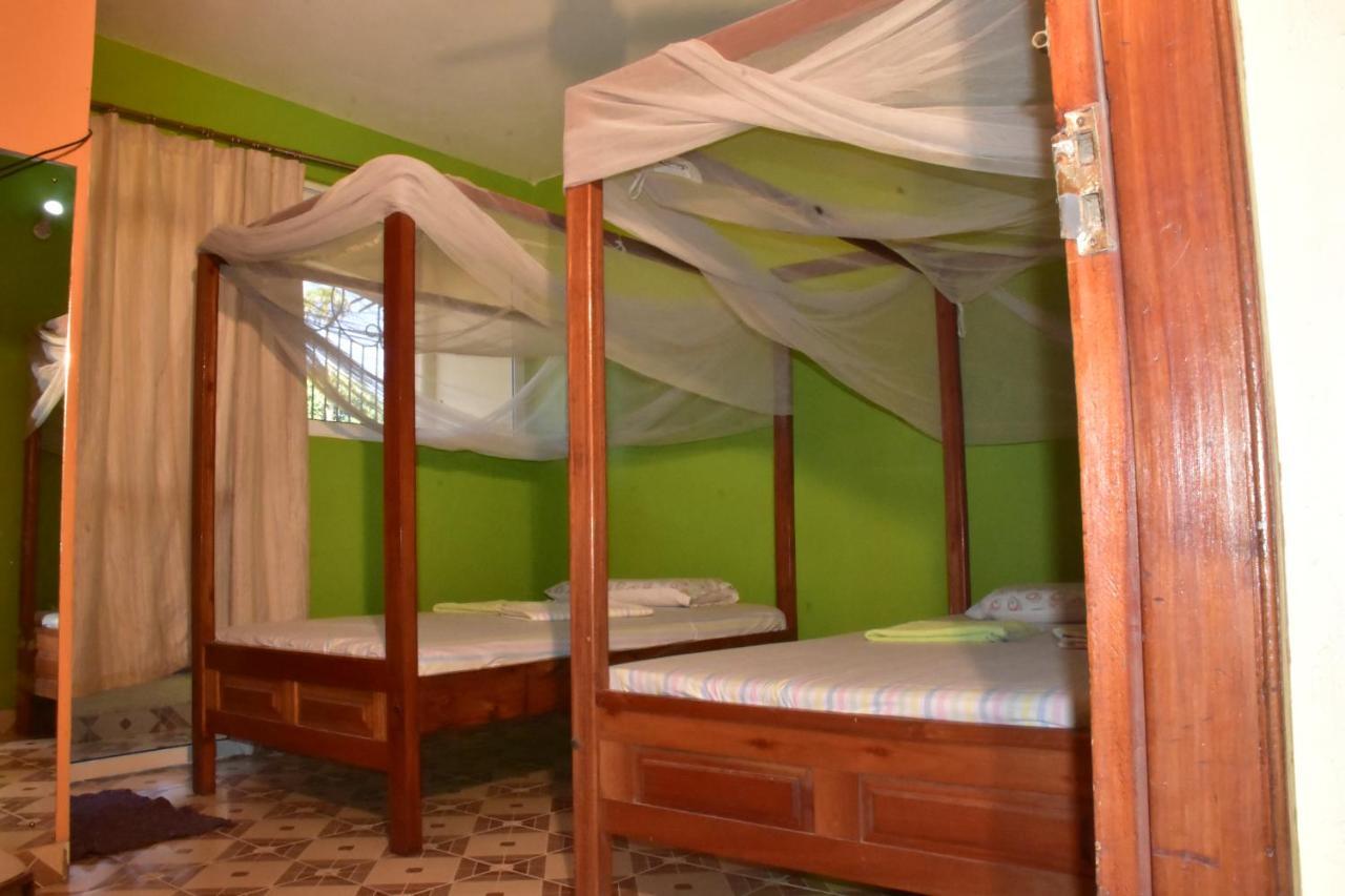 Hotel Viriko Boarding House à Mombasa Extérieur photo
